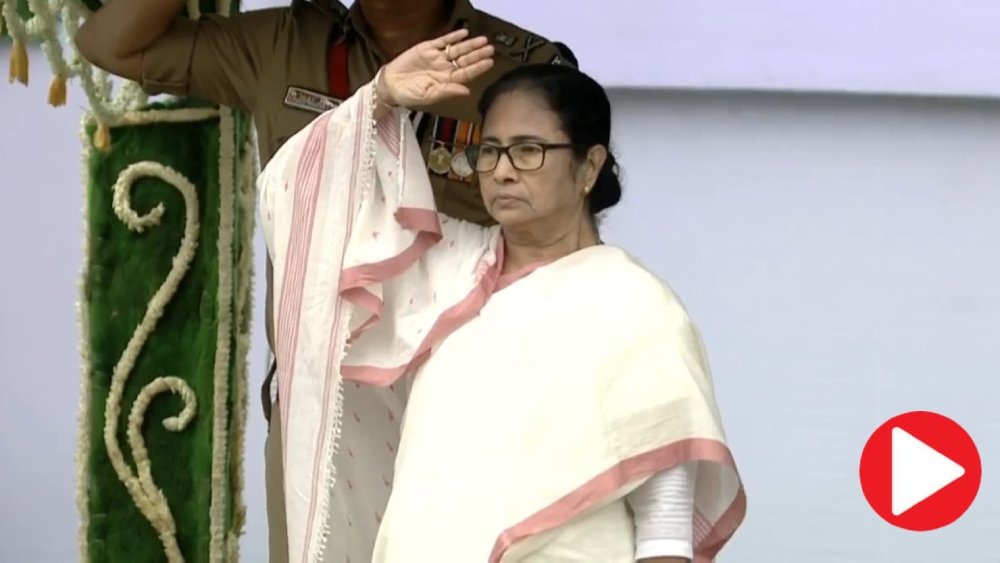  সরাসরি: রেড রোডে পুষ্পবৃষ্টি, মুখ্যমন্ত্রী মমতাকে দেওয়া হল গার্ড অব অনার 