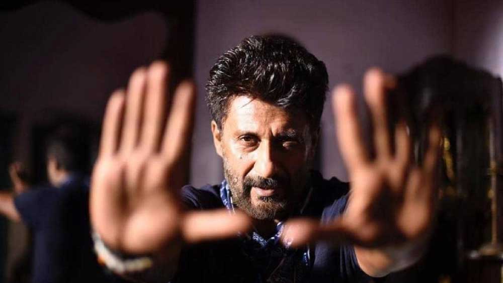 বলিউডের বর্তমান পরিস্থিতি কেমন, পরিচালক তারই ইঙ্গিত দিয়েছেন এই পোস্টের মাধ্যমে। এই নিয়ে দর্শকদের মনেও প্রশ্ন তুলেছেন তিনি।