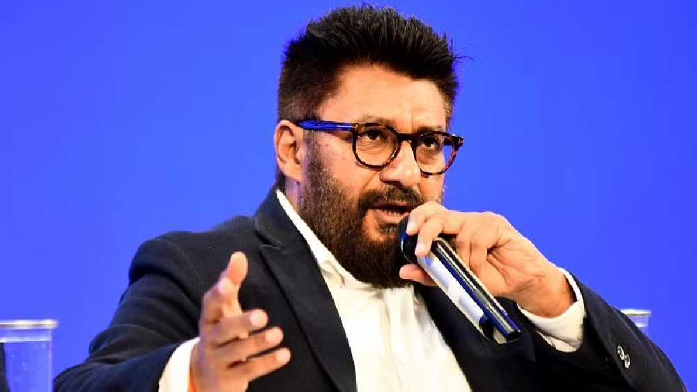 অভিনেতাদের বয়স যতই বাড়ুক, পর্দায় তাঁরা কম বয়সি অভিনেত্রীদের সঙ্গেই প্রেম করতে আগ্রহী। বলি তারকাদের ক্ষেত্রে বয়সের এই ভেদাভেদ আরও নজরে পড়ে যখন অভিনেত্রীদের বয়স সামান্য বাড়লেই তাঁকে এমন কোনও চরিত্রে নেওয়া হয়, যে চরিত্রের বয়স বেশি।