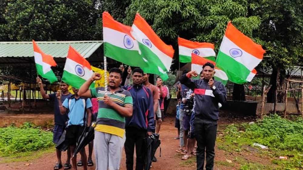 স্বাধীনতার ৭৫ বছর পূর্তিতে এই প্রথম ওই বিচ্ছিন্ন এলাকায় (স্থানীয় পরিভাষায় স্বাভিমান অঞ্চল) উড়ল জাতীয় পতাকা। ঘটনাস্থল ওড়িশার মলকানগিরি। 