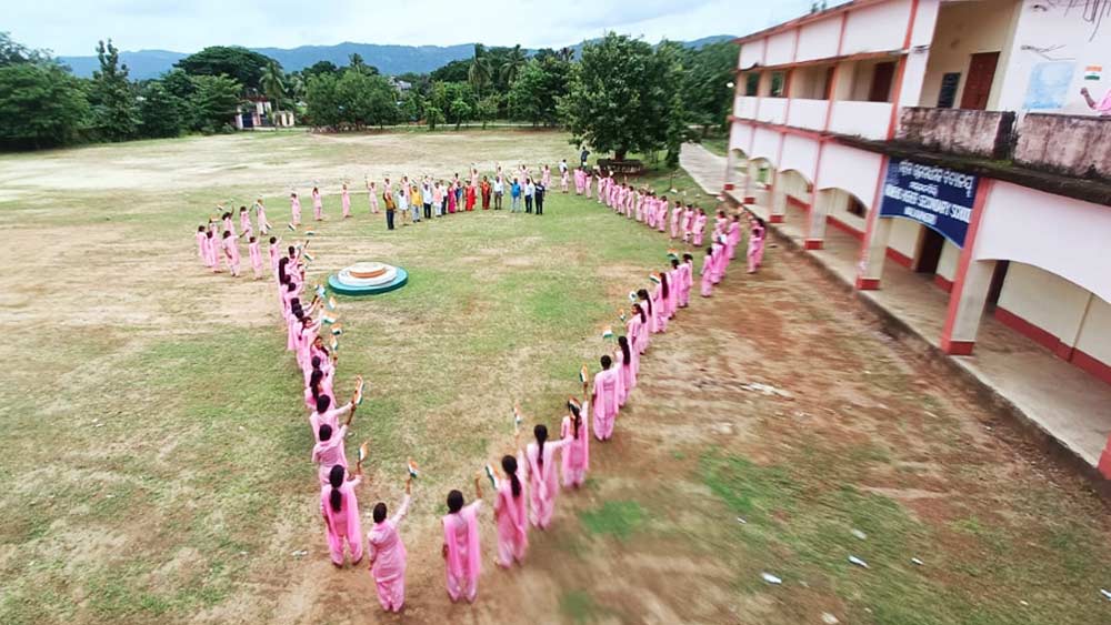 বিচ্ছিন্ন এলাকায় বেশ কয়েকটি নিরাপত্তার শিবির তৈরি করা হয়। এর ফলেই ধীরে ধীরে ওই এলাকা থেকে পাততাড়ি গোটান মাওবাদীরা। 