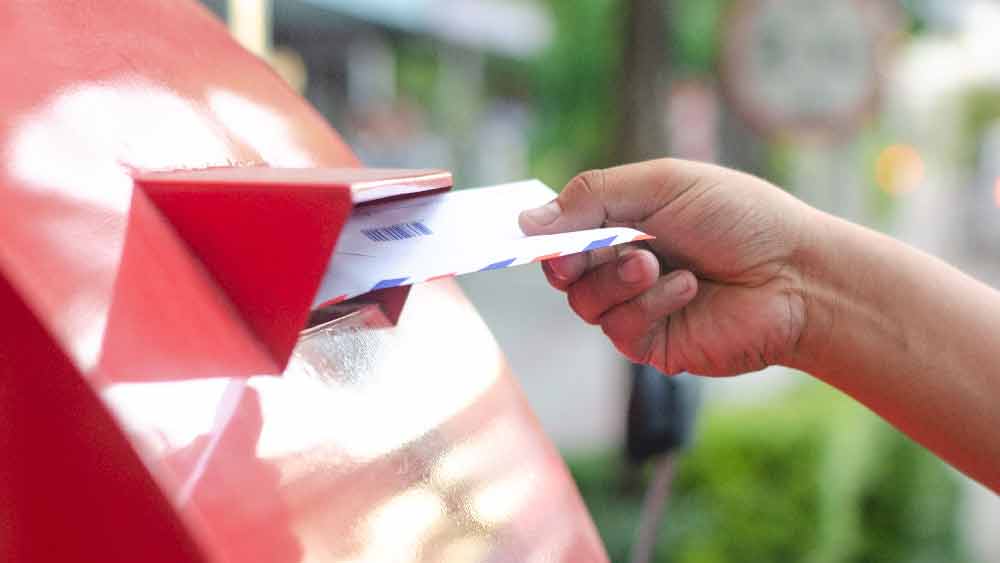 এ দেশে পিন কোড হিসাবে পরিচিত হলেও আমেরিকায় তা 'জিপ' (জোন ইমপ্রুভমেন্ট প্ল্যান) কোড নামে পরিচিত। ১৯৬৩ সালের ১ জুলাই সে দেশে ডাকবিভাগের পৃষ্ঠপোষকতায় তা শুরু করা হয়েছিল। মূলত চিঠিপত্র দ্রুত পৌঁছে দেওয়াই ছিল এর লক্ষ্য।