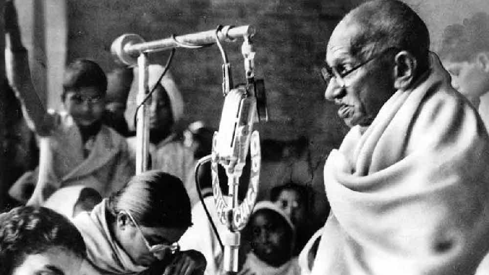 সময়ের স্রোতে অনেক প্রযুক্তিক্ষেত্রে আমূল পরিবর্তন এসেছে। আগের মতো বাজার না দাপালেও এখনও অস্তিত্ব জিইয়ে রেখেছে শিকাগো রেডিয়ো।