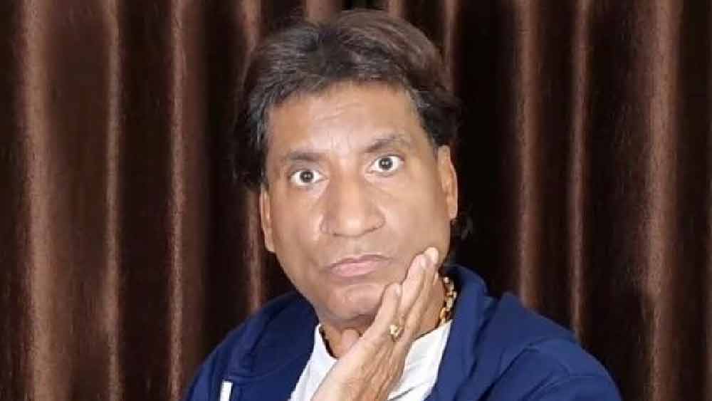 ছোটবেলা থেকেই নামীদামি শিল্পীদের গলা নকল করতে ভালবাসতেন রাজু। আর এই প্রতিভার জেরে এলাকায় ব্যাপক জনপ্রিয় হয়ে ওঠেন তিনি। ইচ্ছে জাগে বড় হয়ে কৌতুকশিল্পী হওয়ার।