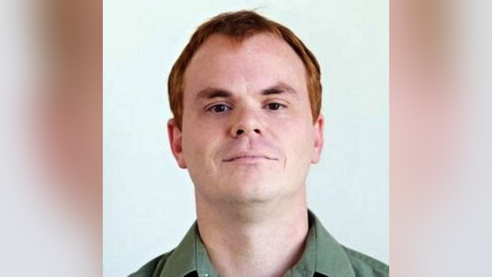 খরচের হিসাব শুনে জারেদের মাথায় হাত! ২০০২ সালে ১.৫ এমবিপিএস গতিতে কোনও রকমে কাজ করা গেলেও ১৮ বছর পরে এত কম গতির ইন্টারনেটে তিনি কী ভাবে কাজ করবেন, তা ভেবে বিরক্ত হয়ে পড়েছিলেন তিনি।