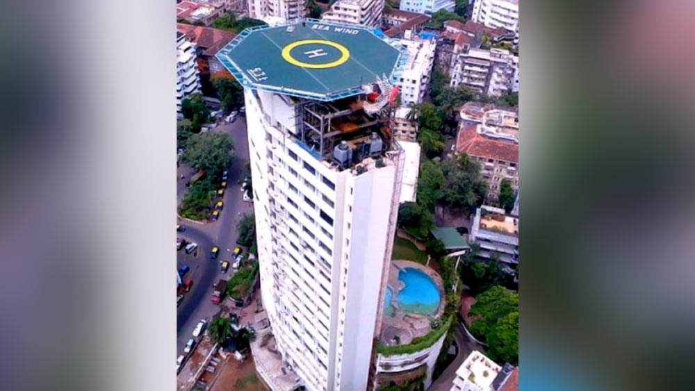 ১৭ তলার এই বাড়ির ছাদে হেলিপ্যাড-সহ কয়েকটি হেলিকপ্টারও রাখা রয়েছে। ‘অ্যাবোড’-এর উচ্চতা ৭০ মিটার।