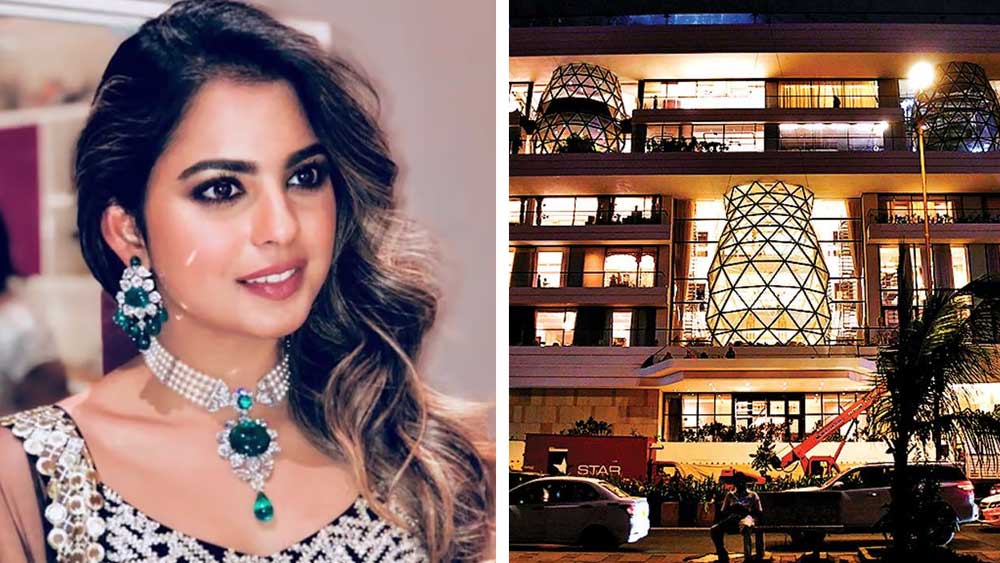 জয় বিলাস মহলের পরেই তালিকায় রয়েছে ‘গুলিটা’। মুম্বইয়ের সমুদ্রসৈকতের সামনে পাঁচ তলা এই বাড়িটির আনুমানিক মূল্য এক হাজার কোটি টাকারও বেশি। বিয়ের পর অম্বানী-কন্যা ইশা ‘অ্যান্টিলিয়া’ ছেড়ে এই বাড়িতে আসেন।