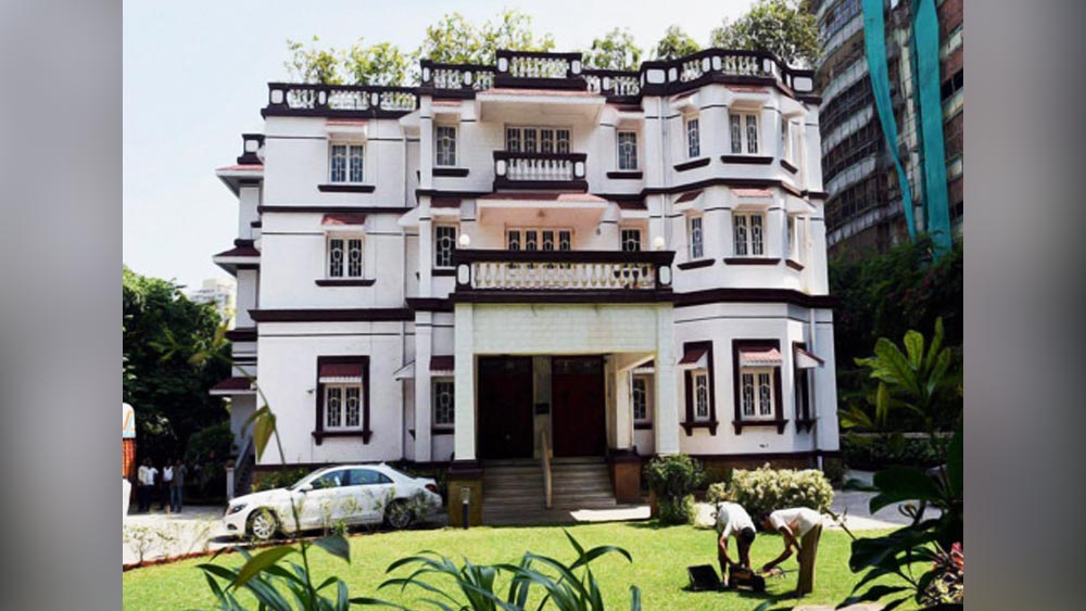 সমুদ্রসৈকতের সামনে ৩০ হাজার বর্গফুট জমির উপর বানানো এই আবাসনটির মূল্য বর্তমানে ৪২৫ কোটি টাকা।