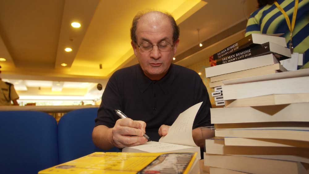 বাজপেয়ীর প্রধানমন্ত্রিত্বের সময়ে ভারতে আসার উপরে উঠে যায় নিষেধাজ্ঞা।