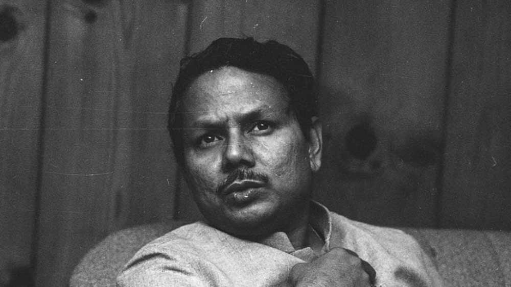 ১৯৮৮ সালে এআইএফএফের প্রেসিডেন্ট হন কংগ্রেস নেতা প্রিয়রঞ্জন দাশমুন্সি। খালিফা জিয়াউদ্দিনের পরে প্রেসিডেন্ট হন তিনি। প্রিয়রঞ্জনই প্রথম রাজনীতিক, যাঁর হাতে ভারতীয় ফুটবলের দায়িত্ব উঠে আসে।