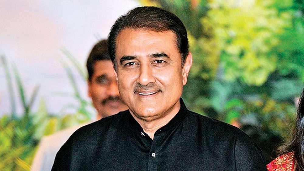 ১৯৫৭ সালের ১৭ ফেব্রুয়ারি প্রফুল্লের জন্ম। বাবা মনোহরভাই পটেল ছিলেন ভারতীয় জাতীয় কংগ্রেসের নেতা। পরে মহারাষ্ট্রের গোন্দিয়া ভান্ডারা জেলার সভাপতিও ছিলেন তিনি। রাজনৈতিক পরিবেশে বড় হওয়া প্রফুল্লের পড়াশোনা মুম্বইয়ে। বম্বে বিশ্ববিদ্যালয়ের অধীনে স্নাতক পাশ করে পুরোদস্তুর রাজনীতির আঙিনায় প্রবেশ করেন তিনি।