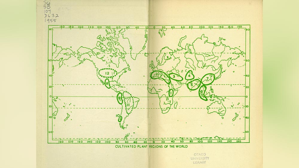 জানকী এবং সিরিলের ওই বইটিতে ১০ হাজার গাছের ক্রোমোজোম নম্বর লেখা রয়েছে। সেই সঙ্গে নিষেক এবং বিভিন্ন জাতের গাছগাছালির বিবর্তনের ধরনেরও উল্লেখ রয়েছে।