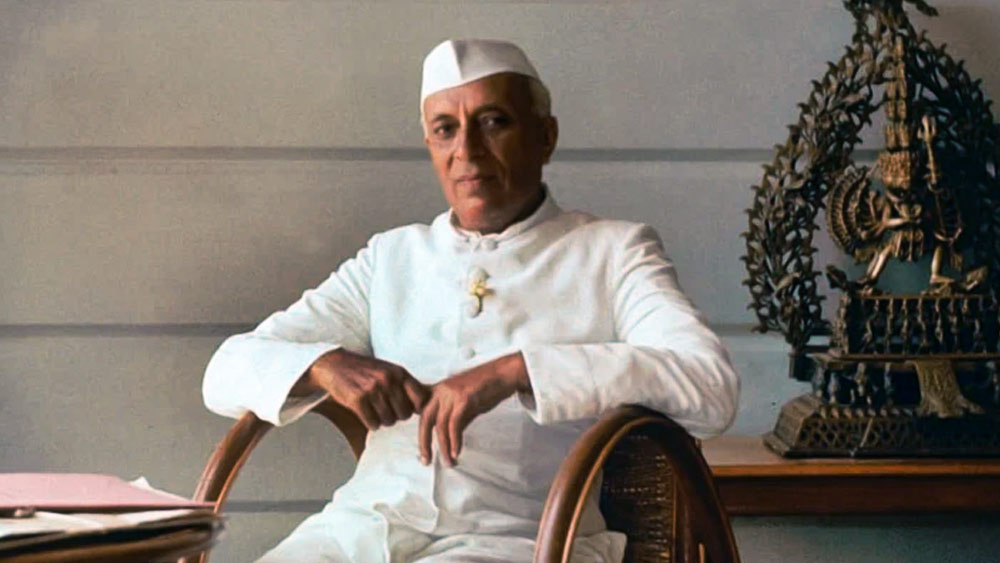 পঞ্চাশের দশকের গোড়ায় তৎকালীন প্রধানমন্ত্রী জওহরলাল নেহরুর অনুরোধে দেশে ফিরে আসেন জানকী। পরে বিনীতা লিখেছিলেন, ‘এ দেশের চাষবাসের কাজে উদ্ভিদবিজ্ঞানের চর্চা বাড়াতে তাঁর মতো গবেষকের প্রয়োজনীয়তা ছিল বলে মনে করতেন নেহরু।’