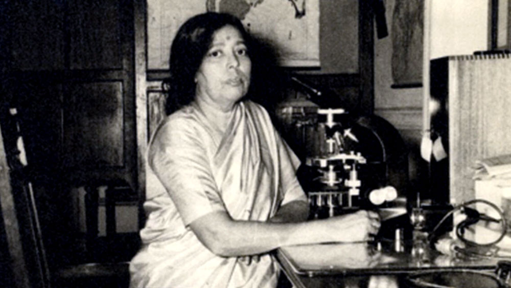 জীবনের শেষ ভাগে পৌঁছে মাদ্রাজ বিশ্ববিদ্যালয়ের উদ্ভিদবিজ্ঞান চর্চায় গঠিত সেন্টার ফর অ্যাডভান্সড স্টাডিজের সায়েন্টিস্ট এমিরেটা নির্বাচিত হয়েছিলেন জানকী। তবে সে সময় একটি সাহসী পদক্ষেপও করেছিলেন। কেরলের বনাঞ্চলে হ্রদ তৈরি করে জলবিদ্যুৎকেন্দ্র গড়ার পরিকল্পনা ভেস্তে দিয়েছিলেন তিনি। জানকী লিখেছিলেন, ‘মনস্থির করে ফেলেছি। সাইলেন্ট ভ্যালিতে যেখানে জলবিদ্যুৎকেন্দ্র গড়ার জন্য কুন্তী নদীর জল দিয়ে হ্রদ তৈরি করা হবে। সেখানকার বনাঞ্চলের গাছগুলির ক্রোমোজোম-সার্ভে করব।’