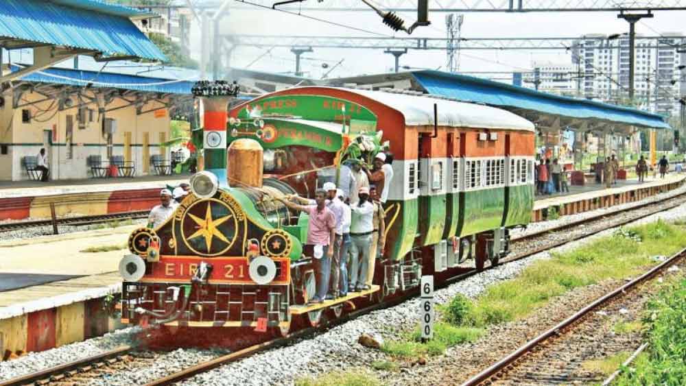 প্রাচীন হলেও ক্ষমতা একেবারে কম নয়। এখনও ঘণ্টায় ৪৫ কিলোমিটার বেগে ছুটতে পারে ইআইআর-২১।