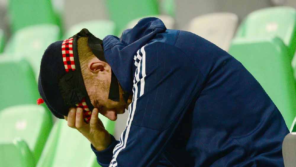 কিন্তু পরের বছরই আবারও ইরাকের ফুটবল দলের উপর নিষেধাজ্ঞা জারি করে ফিফা। তবে নিষেধাজ্ঞার পরেও জর্ডনে এক সপ্তাহব্যাপী ফুটবল উৎসবে ইরাকের মহিলা খেলোয়াড়দের অংশগ্রহণের অনুমতি দিয়েছিল ফিফা। ইরাক ফুটবল অ্যাসোসিয়েশনের বরখাস্ত করা দল পুনর্বহাল হলে ২০১০ সালের মার্চ মাসে এই নিষেধাজ্ঞা তুলে নেওয়া হয়।