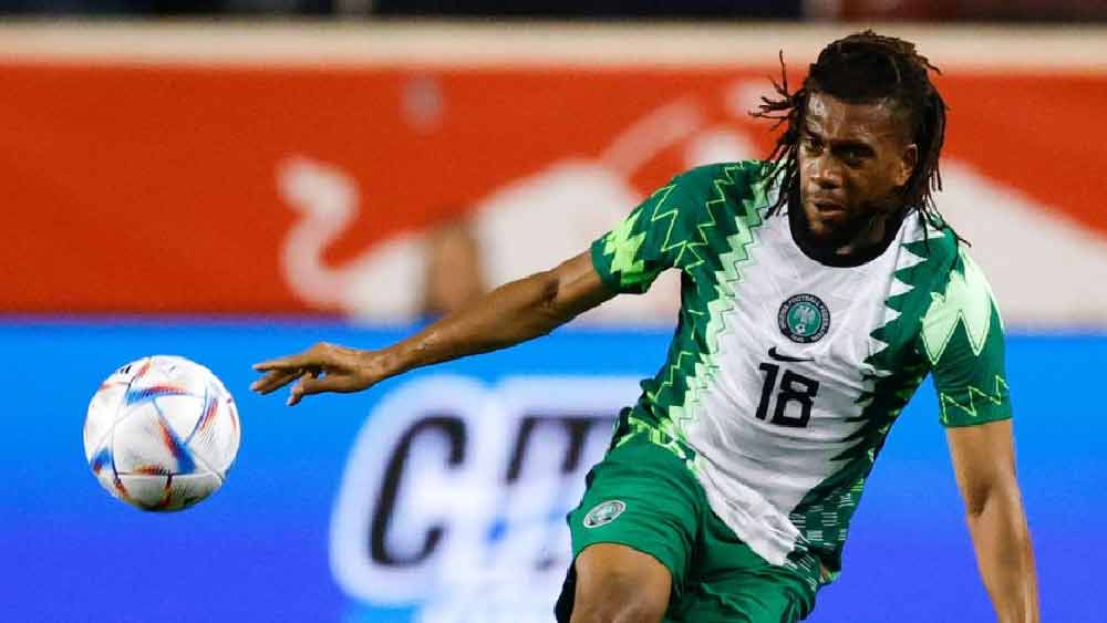 ২০১৪ সালের বিশ্বকাপে নাইজেরিয়া দল ভাল খেলতে না পারায় সে দেশের ফুটবল ফেডারেশনের (এনএফএফ) কার্যনির্বাহী কমিটিকে বরখাস্ত করার সিদ্ধান্ত নেওয়া হয়। নাইজেরিয়ার একটি আদালত একজন উচ্চপদস্থ সরকারি কর্মচারীকে ফেডারেশন পরিচালনা করার নির্দেশ দেয়। ন’দিনের মাথায় আদালত এই আদেশ প্রত্যাহার করে নেয়। পুনরায় বহাল হয় এনএফএফ। নিষেধাজ্ঞাও তুলে নেওয়া হয়।