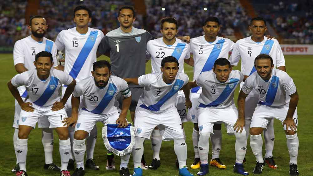 ২০১৬ সালের অক্টোবরে গুয়াতেমালার ফুটবল ফেডারেশনের উপর দুর্নীতির অভিযোগ ওঠে। এই অভিযোগের পরিপ্রেক্ষিতে একটি অন্তর্বর্তী কমিটি গঠন করে ফেডারেশন পরিচালনার দায়িত্ব দেওয়া হয়। কিন্তু এই কমিটি সে দেশের  ফুটবল ফেডারেশন পরিচালনা করতে ব্যর্থ হয়। ফেডারেশন নিয়ে জটিলতা তৈরি হওয়ার পরেই গুয়াতেমালার উপর নিষেধাজ্ঞা জারি করেন ফিফা কর্তৃপক্ষ। এই আইনি জটিলতা কাটার পর ২০১৮-এর জুন মাসে নিষেধাজ্ঞা প্রত্যাহার করে নেয় ফিফা।