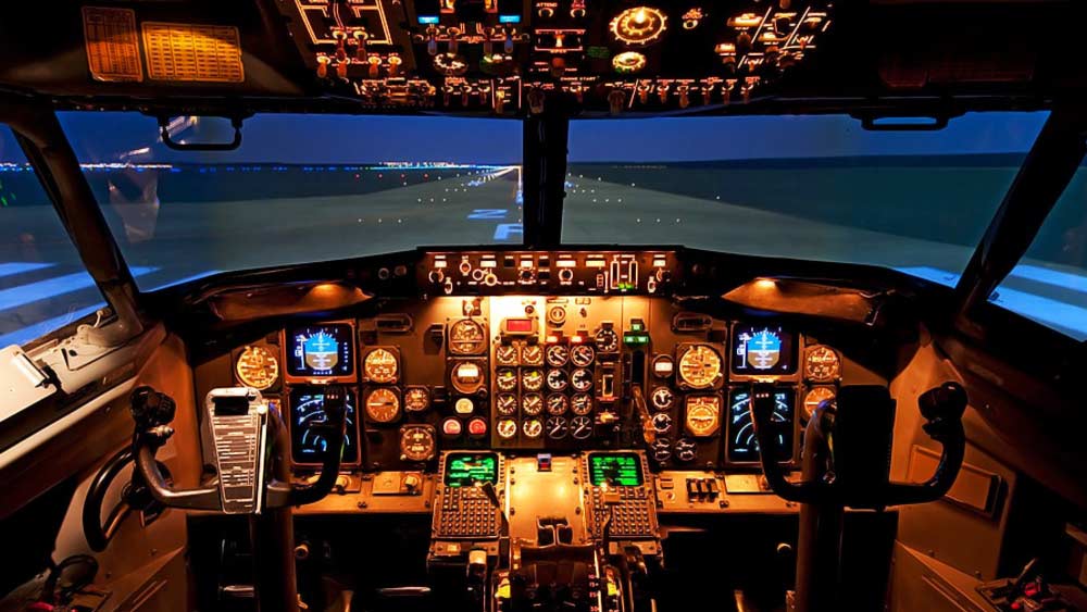 এমনকি, বিমানবন্দরের কর্মীদের অনেকাংশের দাবি, এই অবয়ব দু’টি ডটসন দম্পতি রিচার্ড ও ক্যাথরিনের।