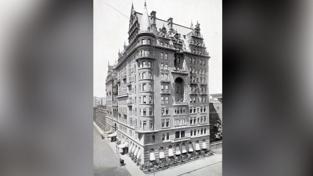 পরবর্তীতে, এই কুঠুরির উপর তৈরি করা হয় ম্যানহাটনের বিখ্যাত ওয়ালডর্ফ-অ্যাস্টোরিয়া হোটেল। তখন অবশ্য কুঠুরিটি অব্যবহৃত অবস্থাতেই ছিল।