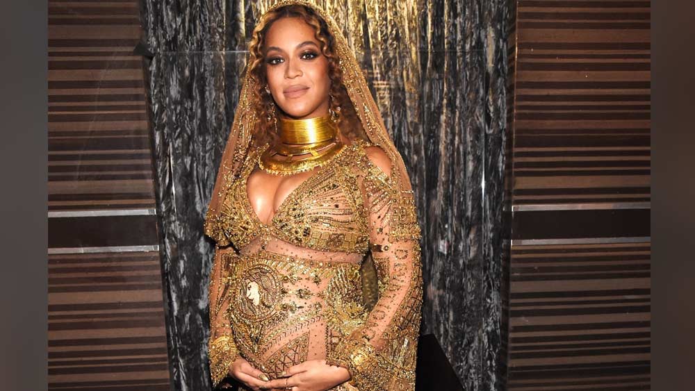 হাল আমলে বেয়ন্সে, কিম কার্দাশিয়ান, সেরেনা উইলিয়ামস, গিনেথ প্যাল্ট্রো, কেটি পেরি, জেসিকা বিয়েল— স্ফীতোদরের ছবি পোস্ট কে করেননি! কেউ খুব সাহসী হয়েছেন। কেউ আবার রেখেঢেকে পোস্ট দিয়েছেন।