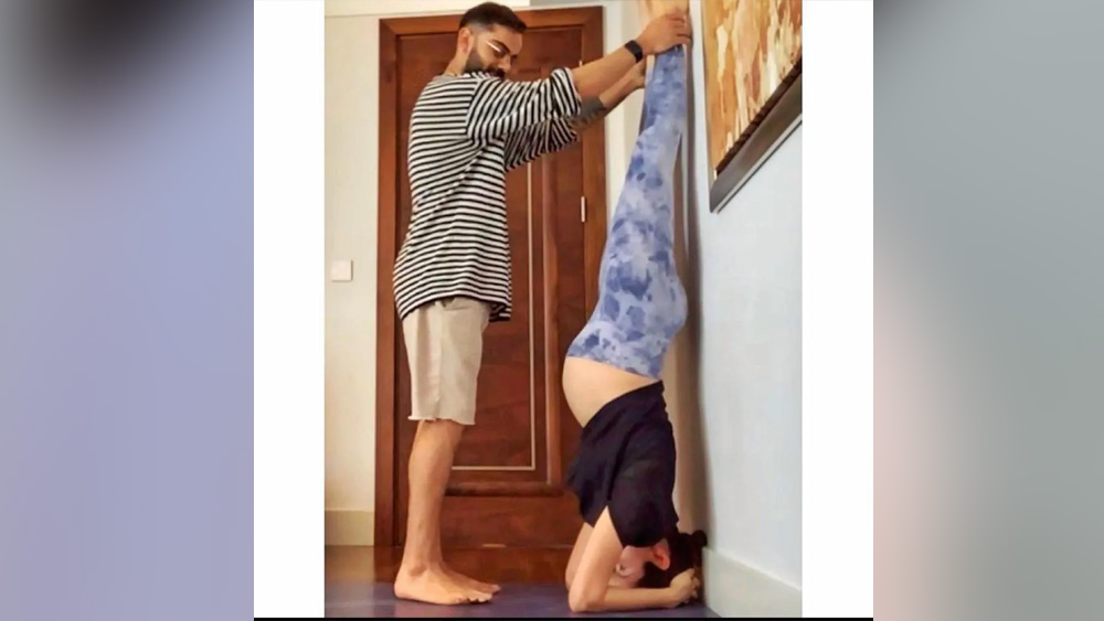 ভারতীয়দের মধ্যে ইনস্টাগ্রামে সব থেকে বেশি ফলোয়ারের সংখ্যা বিরাট কোহলীর। ২০ কোটি ফলোয়ার রয়েছে তাঁর। সূত্র বলছে, ইনস্টাগ্রামে এক একটি পোস্ট করে বিরাটে সর্বোচ্চ পাঁচ কোটি ১৫ লক্ষ টাকা পর্যন্ত পেয়ে থাকেন।