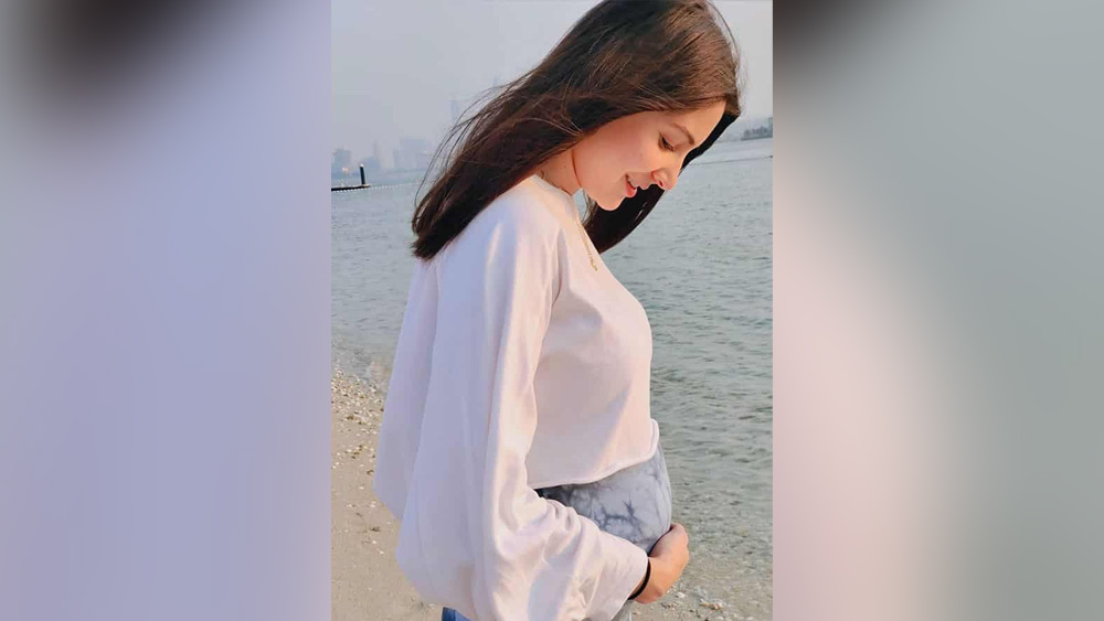 স্ত্রী অনুষ্কা যখন মেয়ে ভামিকাকে গর্ভে ধরেছিলেন, তখন তাঁকে নিয়ে একাধিক ছবি পোস্ট করতেন বিরাট। কম যাননি অনুষ্কাও। স্ফীতোদরে তাঁর শীর্ষাসনের ছবি রীতিমতো সাড়া ফেলে দিয়েছিল।