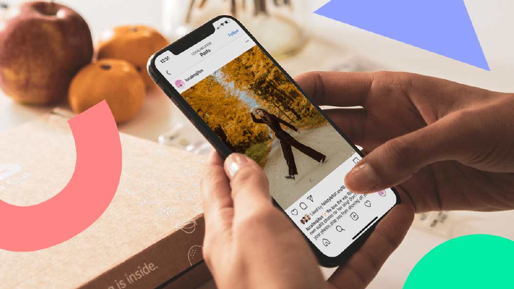  আবার কোনও সেলেব চাইলে কোনও পণ্য বা পরিষেবার হয়ে প্রচারও করতে পারেন। সে ক্ষেত্রে ওই পণ্য উৎপাদনকারী বা পরিষেবা সংস্থার থেকে কমিশনের ভিত্তিতে টাকা পেয়ে থাকেন। সেলেবরা আবার অনেক সময় নিজেদের ছবির স্বত্ব কোনও পিআর সংস্থাকে বিক্রি করে দেন। পিআর সংস্থা ওই ছবি নেটমাধ্যমে পোস্ট দিয়ে প্রচার করে ঘুরপথে টাকা আয় করে।