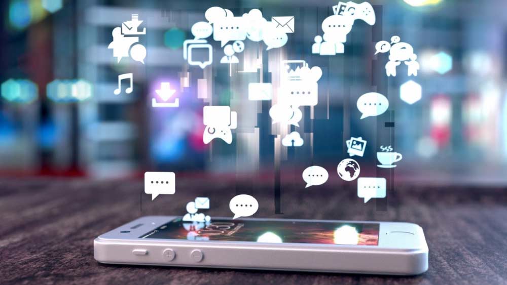 নেটমাধ্যম থেকে কী ভাবে রোজগার করেন এই সেলেবরা? যে সেলেব যত অন্য রকম ছবি বা ভিডিয়ো পোস্ট করেন, তাঁর তত ফলোয়ার। আর সেই ফলোয়ারের সংখ্যার ওপর নির্ভর করে টাকার অঙ্ক। ফলোয়ারের সংখ্যা বেশি হলে এক একটি পোস্ট থেকে ততটাই টাকা।