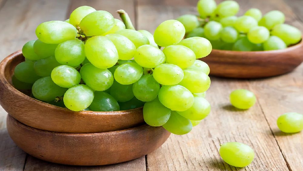 লিভার সুস্থ রাখতেও কিন্তু আঙুর বেশ উপকারী।