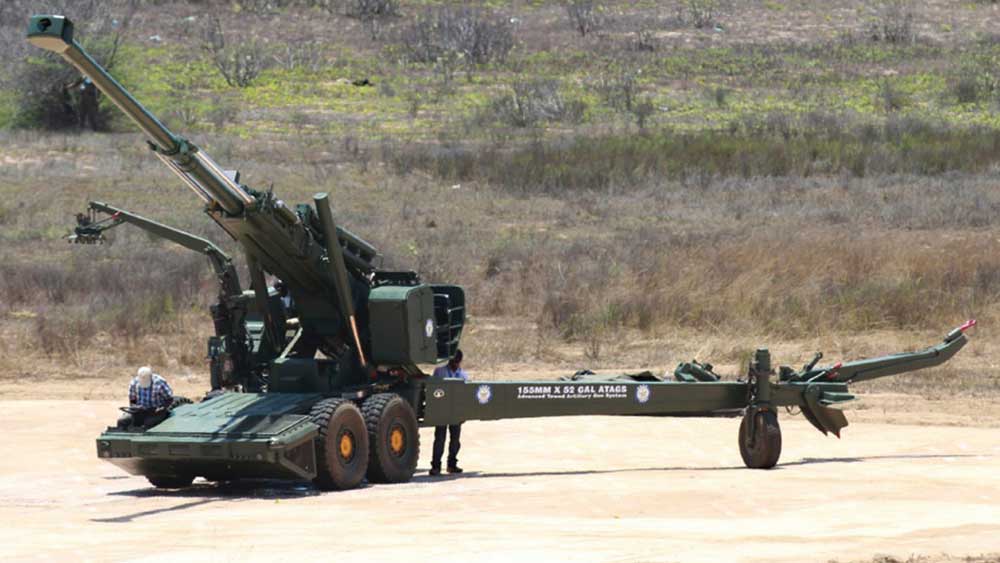 ১৫৫এমএম ব্যারেলের এবং  ৫২ ক্যালিবারের এই কামান যৌথ ভাবে তৈরি করেছে ডিফেন্স রিসার্চ অ্যান্ড ডেভেলপমেন্ট অর্গানাইজেশন (ডিআরডিও) এবং পুণের আর্মামেন্ট রিসার্চ অ্যান্ড ডেভেলপমেন্ট এস্টাব্লিশমেন্ট (এআরডিই)। 