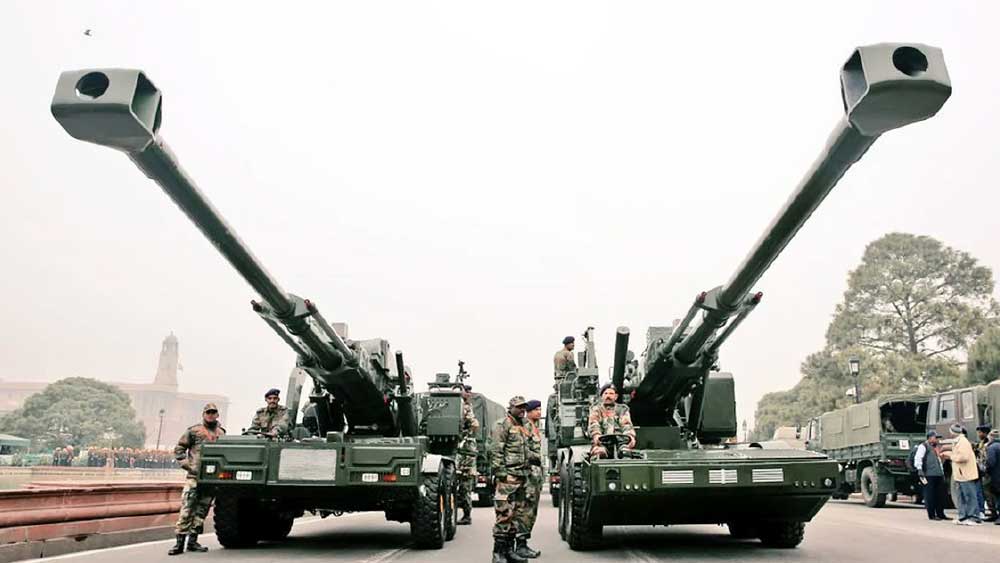 দেশীয় প্রযুক্তিতে এই কামান তৈরির পরিকল্পনা শুরু হয়েছিল ২০১৩ সালে। ভারতীয় সেনায় পুরনো কামানের জায়গায় নতুন এবং অত্যাধুনিক ১৫৫ এমএম গোলাযুক্ত কামানের অন্তর্ভুক্তির প্রয়োজন ছিল। সেনা সূত্রে খবর, খুব শীঘ্রই এটিএজিএস-কে সেনায় অন্তর্ভুক্তি করা হবে।