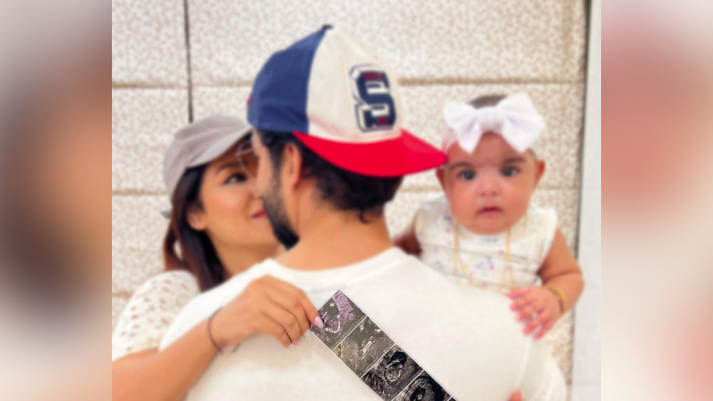 দেবিনা, গুরমীতের প্রথম কন্যা লিয়ানার জন্ম হয় ২০২২-এর ৩ এপ্রিল। তার ৫ মাসের মধ্যেই অভিনেত্রী ঘোষণা করেন, তিনি আবার সন্তানসম্ভবা। ওই বছর ১১ নভেম্বর তাঁদের দ্বিতীয় কন্যা দিবিশার জন্ম হয়।