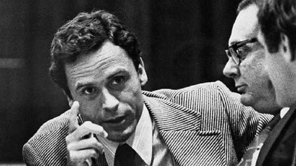 টেডের জন্ম ১৯৪৬ সালের ২৪ নভেম্বর আমেরিকার বার্লিংটনের ভারমন্টে। তার আসল নাম থিওডর রবার্ট কোওয়েল। ছোট থেকে অবশ্য শান্তশিষ্ট এবং ভদ্র স্বভাবের জন্যই বেশি পরিচিত ছিল টেড।