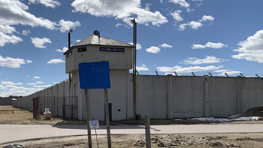 আদালত টেডের মৃত্যুদণ্ডের আদেশ দেয়। ১৯৮৯ সালের ২৪ জানুয়ারি ফ্লোরিডার একটি সংশোধনাগারে বৈদ্যুতিক চেয়ারে বসিয়ে টেডকে হত্যা করা হয়।