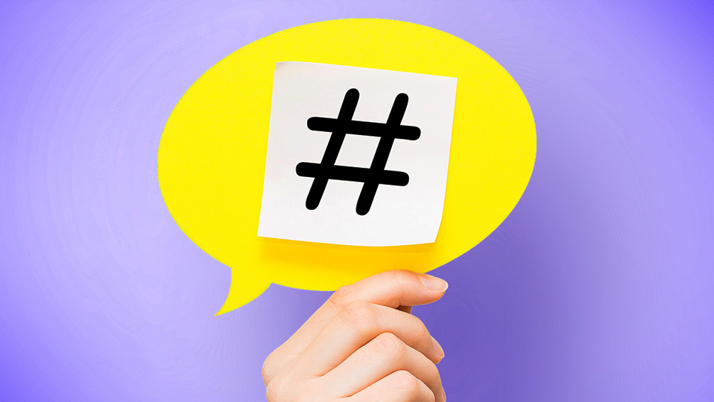 নেটমাধ্যমে কোনও কিছু জনসমক্ষে নিয়ে আসতে হলে নির্দিষ্ট কয়েকটি ইংরেজি শব্দ (স্পেস ব্যবহার না করে) পাশাপাশি লেখা হয়। আর তার সামনে বসানো হয় ‘হ্যাশট্যাগ’ (#) চিহ্ন। যে হ্যাশট্যাগযুক্ত শব্দের ব্যবহার যত বেশি, তার জনপ্রিয় হওয়ার সম্ভাবনাও  তত বেশি।
