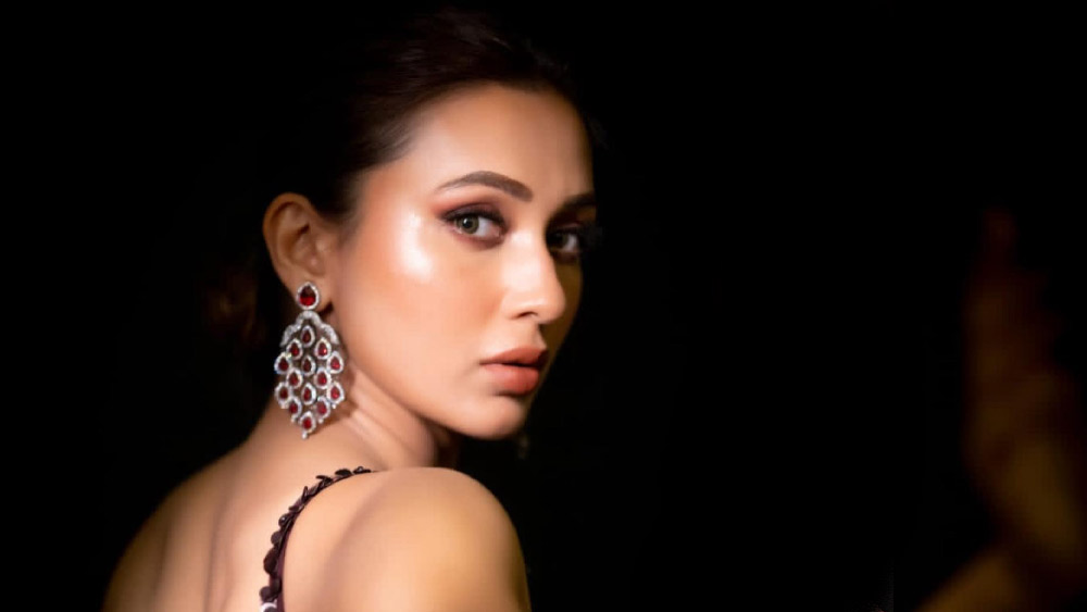 টলিপাড়ায় অনেকেই বলেন, মিমি নিজের কাজকেই গুরুত্ব দিতে চেয়েছিলেন। 