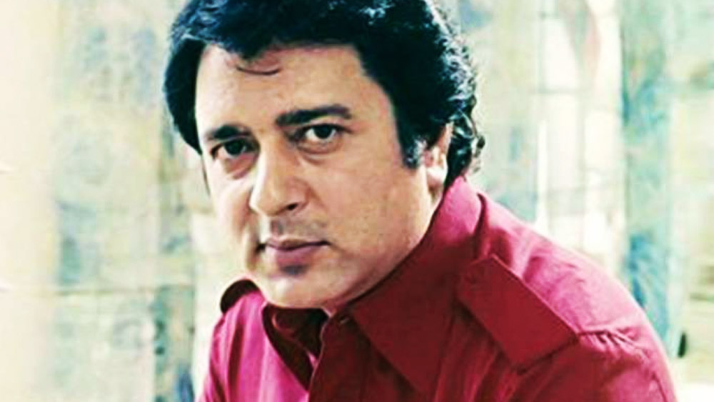 নবীন নিশ্চল। বলিউডের ‘চকলেট বয়’। সত্তরের দশকে পুরুষের চেয়ে তাঁর মহিলা অনুরাগীর সংখ্যাই ছিল বেশি। এমনকি, তাঁর এত খ্যাতি দেখে রাকেশ খন্নার মতো অভিনেতাও এক সময় নিজের কেরিয়ার নিয়ে সতর্ক হয়ে পড়েছিলেন।