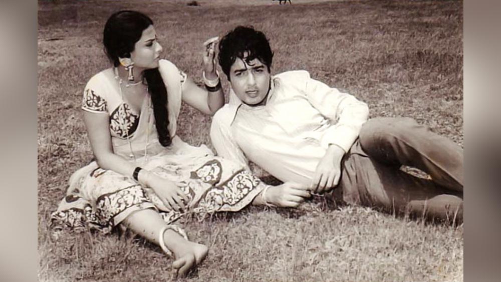 ১৯৭০ সালে ‘সাবন ভাদো’ ছবিতে রেখার সঙ্গে কাজ করে বলিজগতে পা রাখেন নবীন। তার পর একের পর এক ছবিতে অভিনয় করে গিয়েছেন তিনি। পরবর্তী কালে ‘রেহনা হ্যায় তেরে দিল মে’, ‘আশিক বনায়া আপনে’, ‘খোসলা কা ঘোসলা’-র মতো ছবিতেও অভিনয় করেছিলেন তিনি।