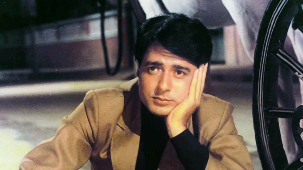 নবীনের সঙ্গে বিবাহ-বহির্ভূত সম্পর্কে থাকার প্রভাব পড়তে থাকে পাম্মির মেয়ের সংসারে। তাঁকে শ্বশুরবাড়ি থেকে বার করে দেয়। নিজের সাজানো সংসার ছেড়ে মায়ের কাছে এসে থাকতে শুরু করেন পাম্মির মেয়ে।