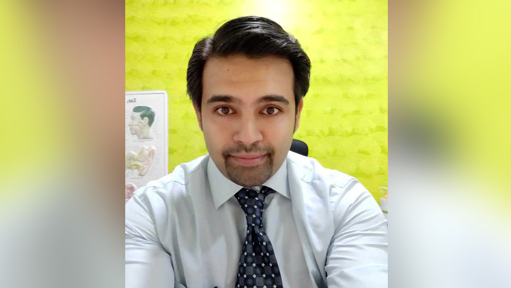 গলায় ক্যানসার বাসা বেঁধেছে কি না, তা সহজেই পরীক্ষা করা যাবে এমন যন্ত্র বানিয়ে তিনি গ্রামীণ এলাকার রোগীদের পরীক্ষা করেন।