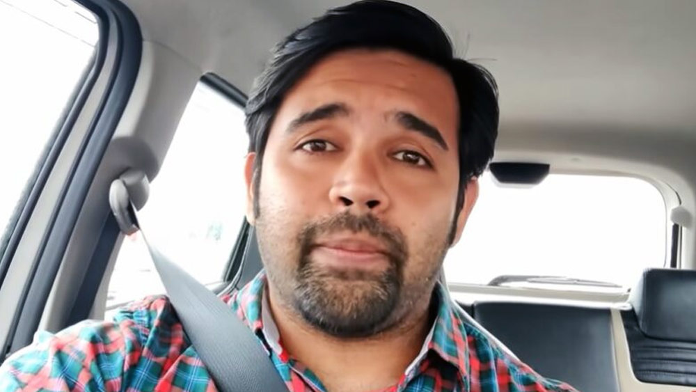 ‘নক্সেনো’ নামে এমন একটি যন্ত্র তৈরি করেছেন যার মাধ্যমে অস্ত্রোপচার ছাড়াই শিশুদের নাক, কান ও গলায় কিছু প্রবেশ করলে সহজে বার করা যায়।