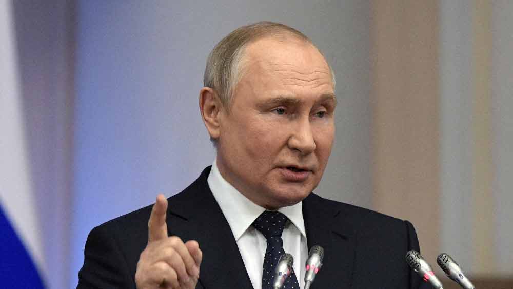 এক দিকে করোনাভাইরাসের কামড়। অন্য দিকে, ইউক্রেনের সঙ্গে যুদ্ধ। এই দুইয়ের জেরে রাশিয়ায় বহু মানুষের প্রাণহানি ঘটেছে। তার জেরে সে দেশে জনসংখ্যা কমছে। এই পরিস্থিতিতে দেশের জনসংখ্যার ঘাটতি মেটাতে অভিনব ঘোষণা করলেন রুশ প্রেসিডেন্ট ভ্লাদিমির পুতিন। 