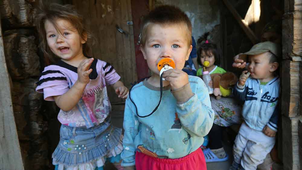 জেনির কথায়, পুতিন বলে থাকেন, রাশিয়ায় যে সব পরিবারে বেশি সন্তান রয়েছে, তারাই সবচেয়ে বেশি দেশপ্রেমিক।
