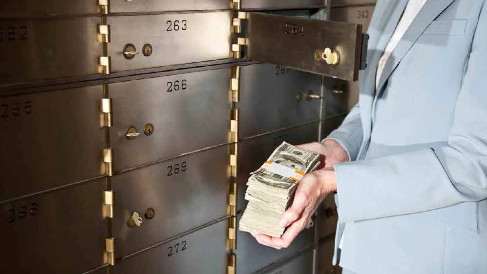 নোটের উপর লেখা ছিল, ‘ড্রয়ারে রাখা সমস্ত টাকা আমার হাতে তুলে দিন’। ইজরায়েলের স্থানীয় একটি সংবাদমাধ্যমের প্রতিবেদন অনুযায়ী, এই লেখা ছিল হিব্রু ভাষায় এবং বানানও ছিল ভুল।