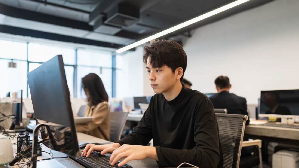 ভারতে গড় বেতন প্রায় ১০ শতাংশ বৃদ্ধি পেলেও চিনে এই বছর সংস্থাগুলির গড় বেতন বৃদ্ধি পেতে পারে ৬ শতাংশ। একই সঙ্গে হংকংয়ে ৪ শতাংশ এবং সিঙ্গাপুরে ৪ শতাংশ গড় বেতন বৃদ্ধি পাবে। 