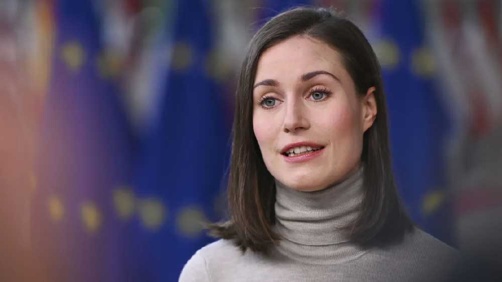 কিন্তু যাঁকে নিয়ে এত বিতর্ক, সমালোচনার মুখে পড়ে তিনি নিজে কী বলছেন? ৩৬ বছর বয়সি মারিনের দাবি, তিনি এই পার্টিতে গিয়ে মদ্যপান করেন এবং উদ্দাম ভাবে নাচা-গানা করেন। তবে কোনও মাদক তিনি নেননি বলেই দাবি তাঁর। 