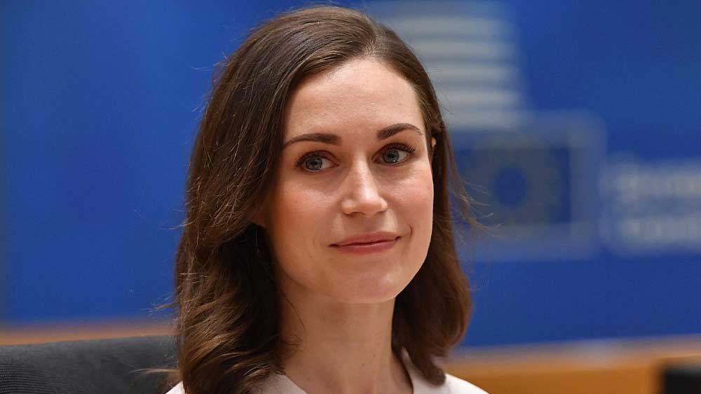 সানা আরও জানান, পার্টিতে যে তাঁর নাচ-গানের ভিডিয়ো করা হচ্ছিল তা তিনি জানতেন। কিন্তু তিনি এটা কখনই ভাবতে পারেননি যে, এই ভিডিয়ো নেটমাধ্যমে ছেড়ে দেওয়া হবে।