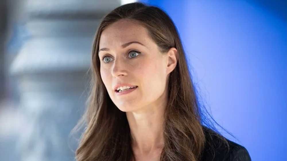 মারিন যে পরিবারে বড় হয়েছেন, তা-ও বেশ বৈচিত্রময়। তিনি নিজে সমলিঙ্গ দম্পতির সন্তান। দুই মা মিলে মানুষ করেন সানাকে।