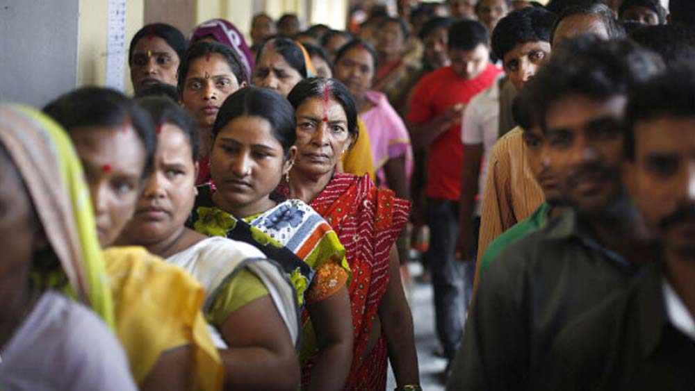 ভোটারদের তালিকায় নাম যোগ করার আগে নির্বাচন কমিশনের আধিকারিকরা সমস্ত নথি পরীক্ষা করে দেখেন। 